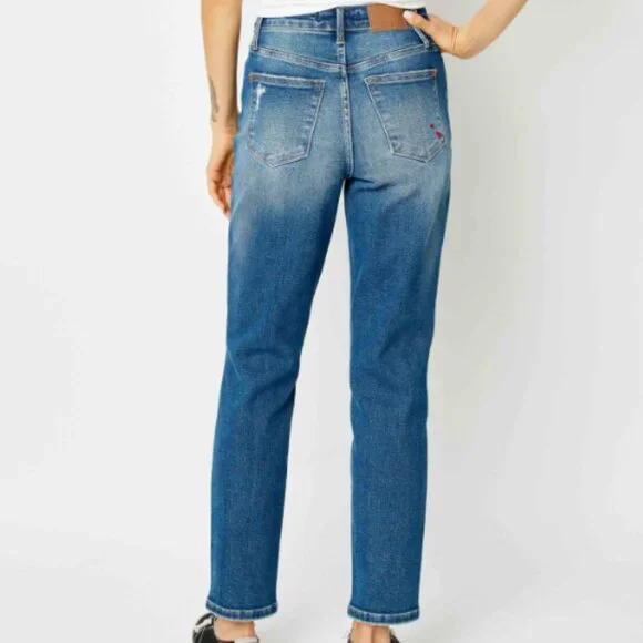 JUDY BLUE QUEEN OF HEARTS BOYFRIEND JEANS NWT - Picture 3 of 6